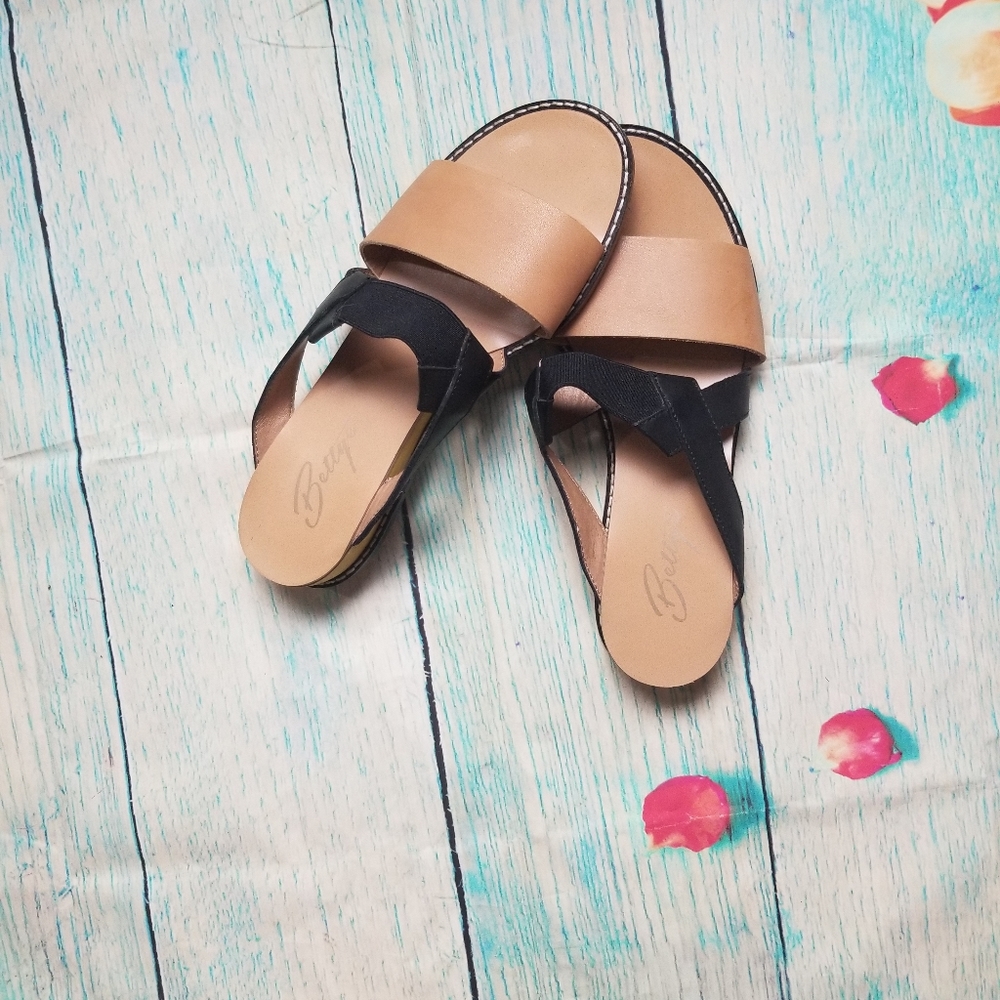 Bettye Dahlia two tone slip-on sandals siz…
